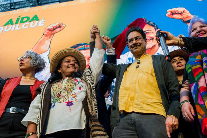 El candidato presidencial de la izquierda, Iván Cepeda, y su compañera de fórmula, Aida Quilcue, en el inicio formal de la campaña electoral, el 11 de marzo de 2026, en Bogotá.