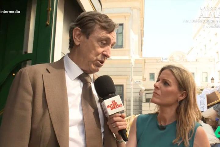 Rafael Hernando atiende a los micrófonos de 'El Intermedio'
