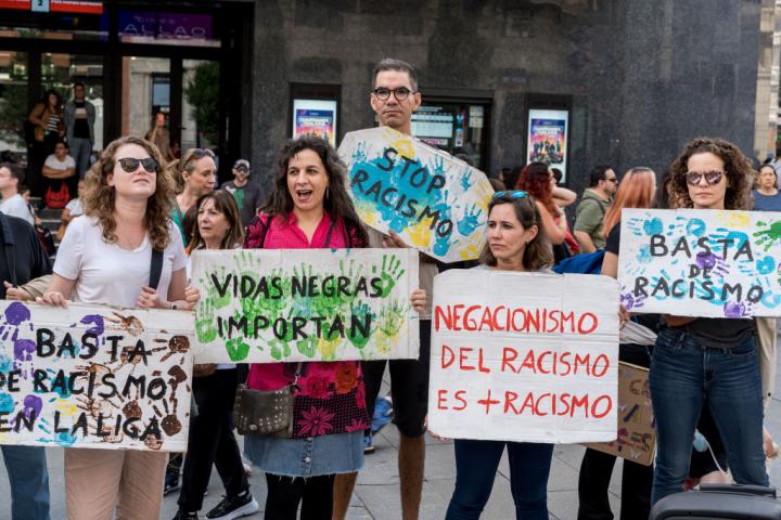 Protesta en Madrid para apoyar al futbolista brasileño Vinicius Jr. tras ser víctima de ataques racistas, en la Plaza del Callao, el 4 de junio de 2023.