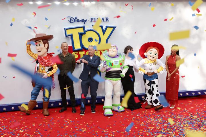Tom Hanks, Tim Allen, Joan Cusack y Greta Lee presentan Toy Story 5 en Londres