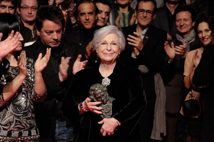Josefina Molina recoge el Goya de Honor en enero de 2012 en Madrid.