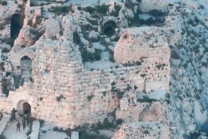 Tropas israelíes entran en el castillo de Beaufort, de 900 años de antigüedad, en la gobernación de Nabatieh, al sur del Líbano, el 31 de mayo de 2026.