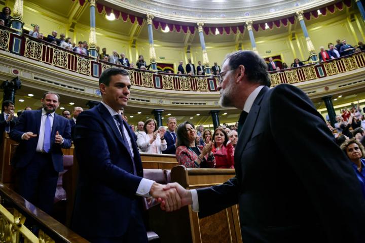 Pedro Sánchez y Mariano Rajoy, en 2018, tras la moción de censura
