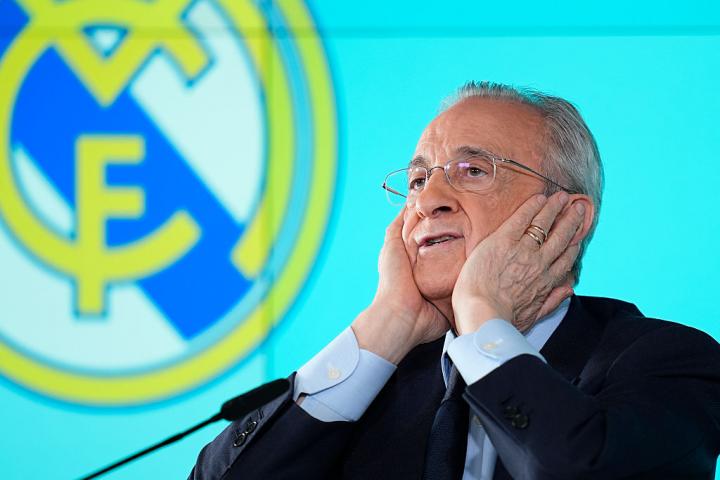 Florentino Pérez gesticula en su rueda de prensa del pasado 12 de mayo
