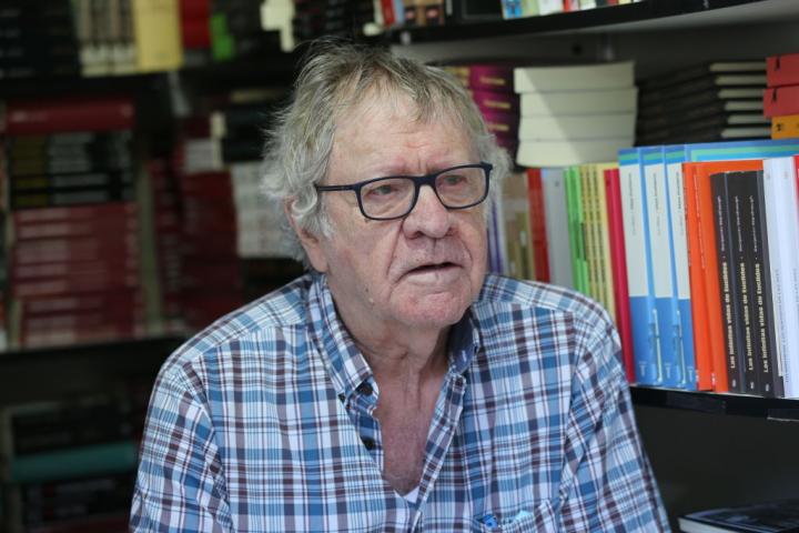 MADRID, SPAIN - MAY 29: Hispanist Ian Gibson at one of the booths of the 2022 Book Fair, in El Retiro Park, on 29 May, 2022 in Madrid, Spain. The Madrid Book Fair 2022 will be 'the largest of the 21st Century' with 378 booths with more than 400 exhibitors. This year, paper guides will be dispensed with, although there will be four screens and staff to guide visitors. The 81st edition of this literary event will run from Friday, May 27 to Sunday, June 12. In this edition, the Book Fair, in line with the European Year of Youth, has prepared a special program designed for young people and today, Sunday, will devote part of its program to this audience. (Photo By Isabel Infantes/Europa Press via Getty Images)