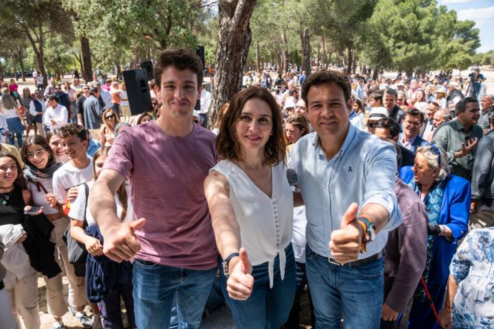 Ignacio Dancausa (izda.) junto a Isabel Díaz Ayuso y Jose de la Uz, alcalde de Las Rozas