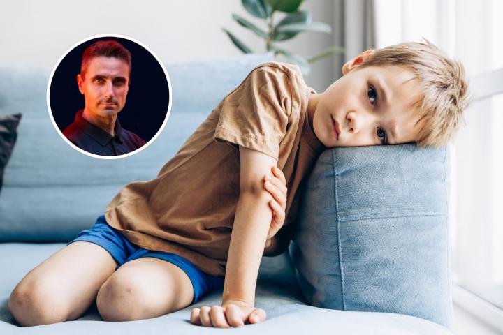 Miguel Assal y un niño preocupado