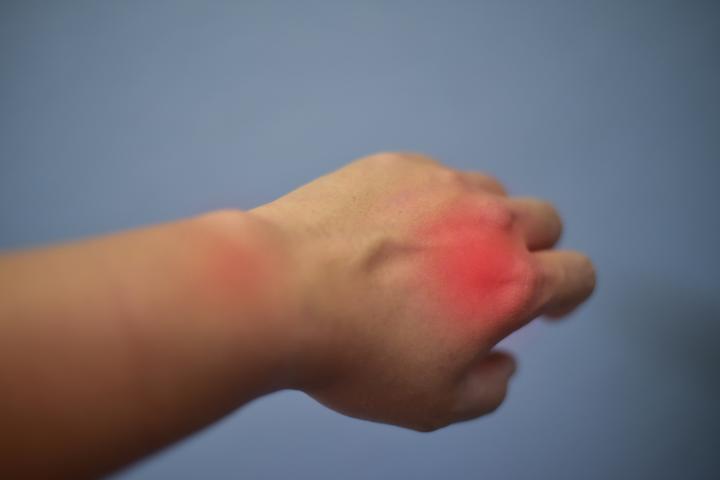Primer plano de la mano.