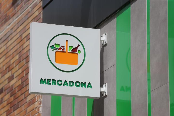 El logo de Mercadona en una de sus tiendas españolas