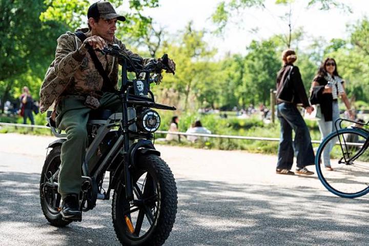 A cyclist rides a 'fatbike' along a path in The Vondelpark in Amsterdam on May 9, 2026. According to local reports 'fatbikes' which are defined as those which have pedal assistance and tyres wider than 7 centimetres will from May 11, wil be banned from Vondelpark, one of the busiest places in the city of Amsterdam, with a system of fines set to be imposed by authorities. (Photo by Lina Selg / AFP via Getty Images)