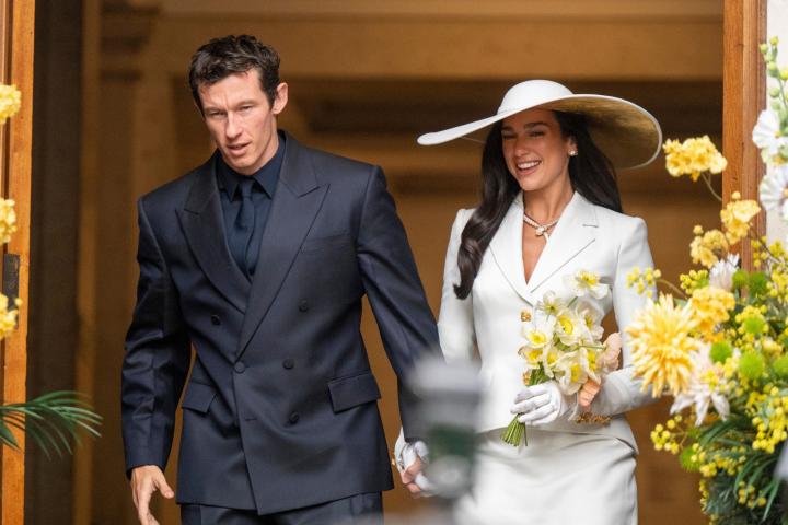 Callum Turner y Dua Lipa, en su boda en Londres