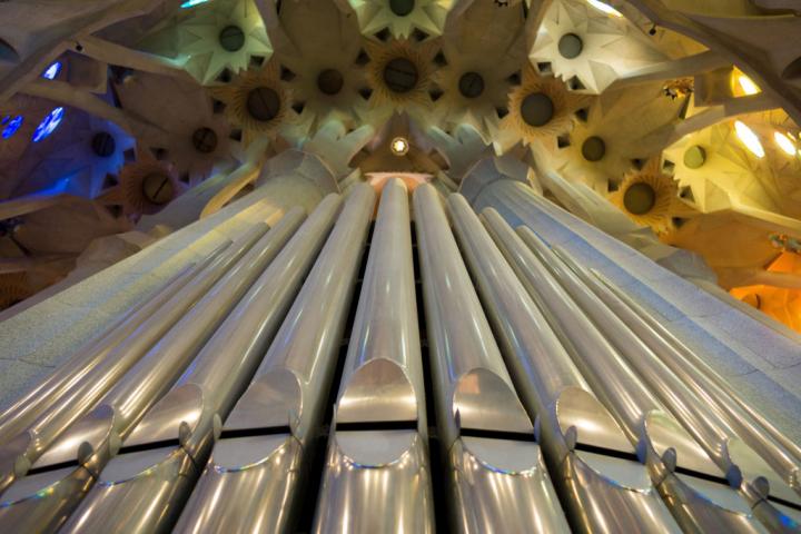 Tubos del inmenso órgano de la Sagrada Familia