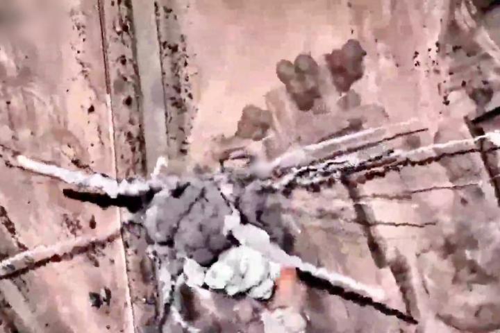 Un vídeo distribuido por el Ejército israelí muestra un ataque a un sistema de defensa aérea en Irán, en una ubicación desconocida. El video fue publicado el 8 de junio de 2026.
