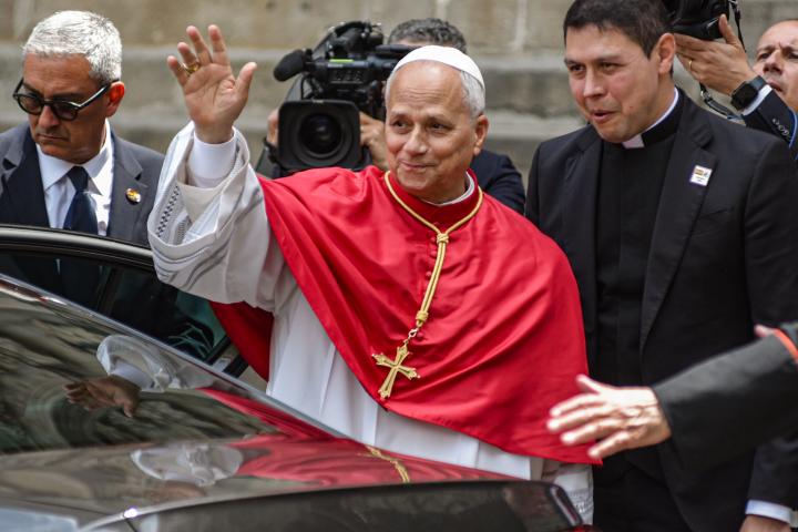 El papa León XIV en su llegada a Barcelona.