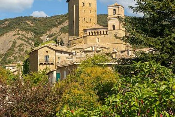 alt="alt="Historic castle and church medieval village of Biel, Cinco Villas, Zaragoza province, Aragon, Spain, Europe. (Photo by: Geography Photos/Universal Images Group via Getty Images)""