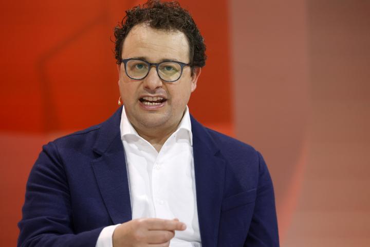 Dario Amodei, CEO y uno de los fundadores de Anthropic, en una charla sobre IA y seguridad.
