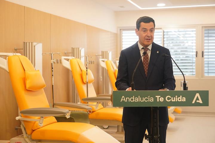 Moreno Bonilla, durante una visita a un hospital andaluz