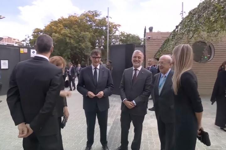 Pedro Sánchez y Begoña Gómez antes de acompañar a los reyes en la misa del papa León XIV.