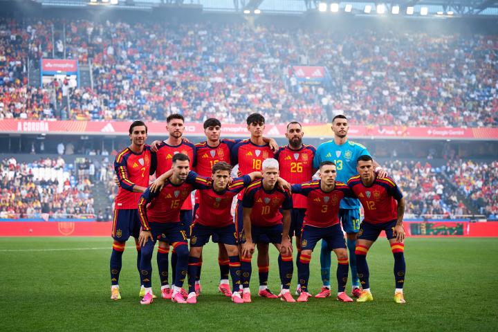 Los futbolistas de la selección en el partido contra Iraq.