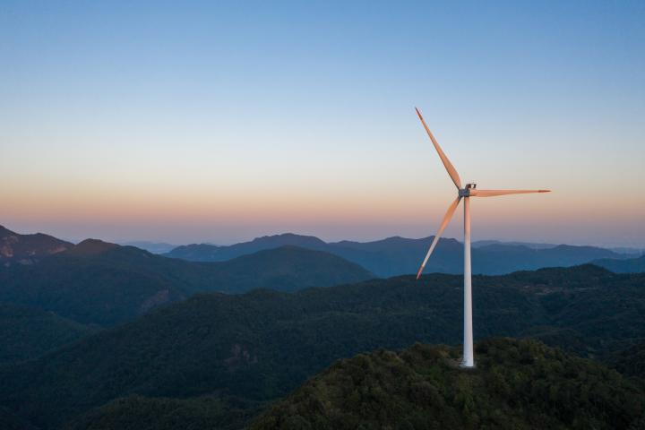 Una imagen de un molino de viento.