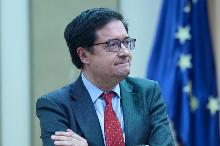 El ministro para la Transformación Digital, Óscar López, con los brazos cruzados