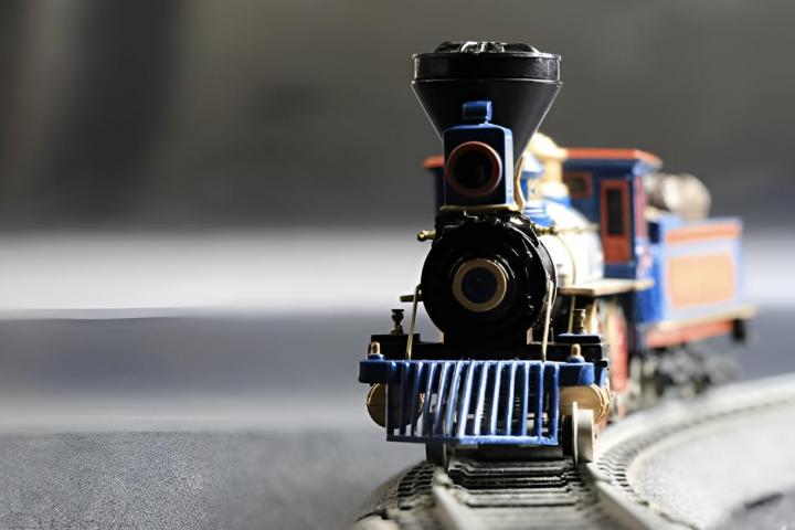 Una imagen de archivo de un tren de juguete en miniatura