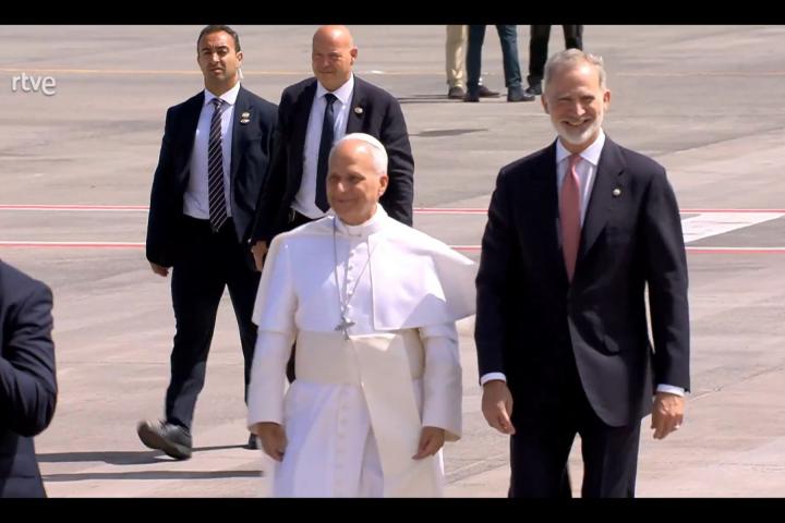 León XIV y Felipe VI.