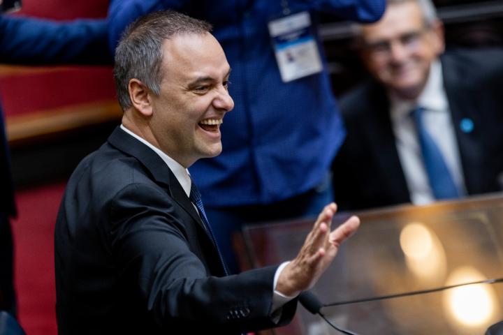 Manuel Adorni, jefe de gabinete del presidente argentino, Javier Milei; declarando en el Congreso.