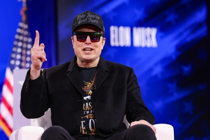 Elon Musk da un discurso
