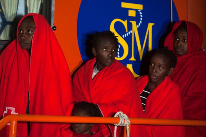 GRANADA, SPAIN - 2020/12/14: Sub-Saharan migrant children who were rescued from a dinghy at the Mediterranean Sea, are seen standing on a rescue boat with their children on their arrival at the Port of Motril.
Un grupo de personas migrantes subsaharianas, entre ellas menores, a su llegada al puerto de Motril (Granada) tras ser rescatadas por Salvamento Marítimo, el 14 de diciembre de 2020.