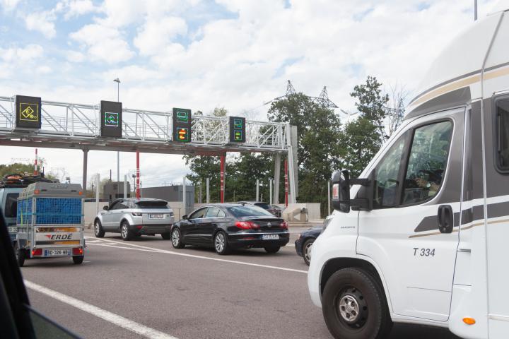 Autocaravana en peaje.