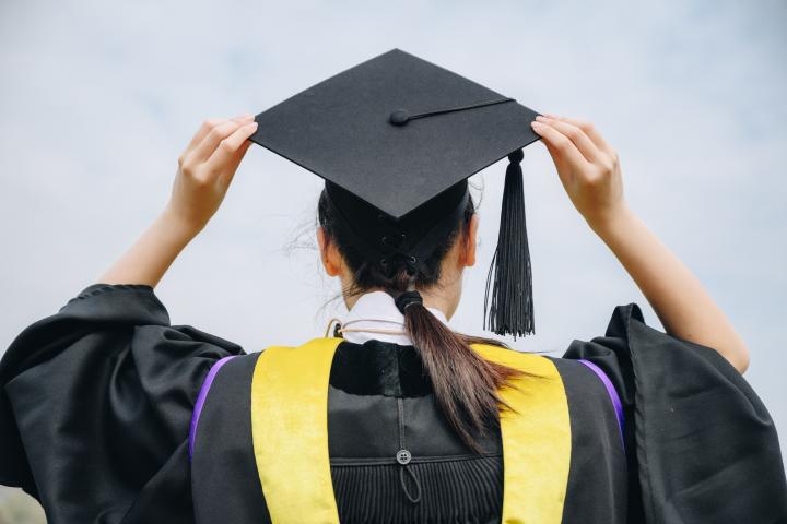 Una estudiante, en su graduación