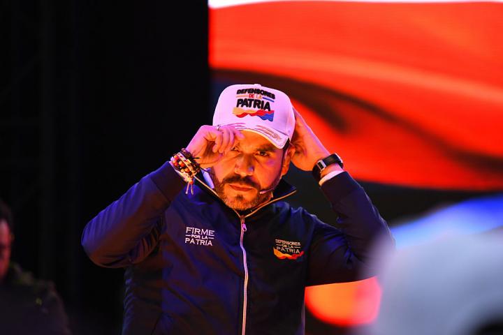 El candidato presidencial de derechas Abelardo de la Espriella, en un acto de campaña de la primera vuelta, el 7 de mayo de 2026, en Bogotá (Colombia).