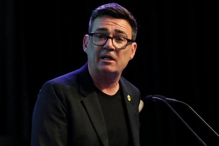 El recién elegido diputado por Makerfield, Andy Burnham, laborista, valora su victoria electoral en The Edge Wigan (Wigan, Gran Bretaña), el 19 de junio de 2026.