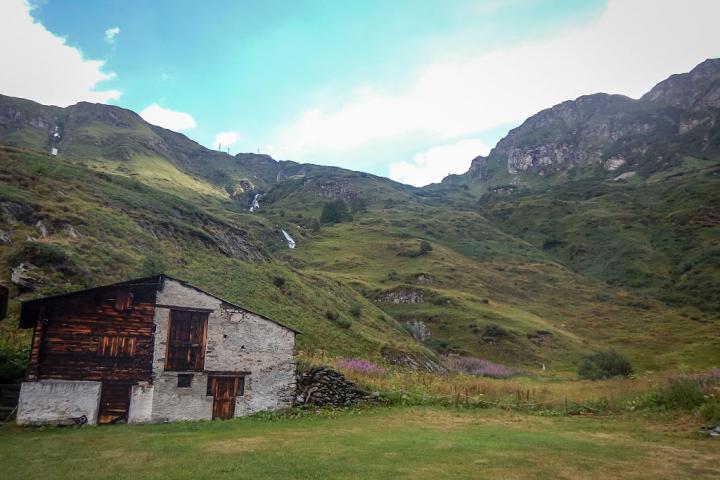 peregrino-alpes-aldea-perdida