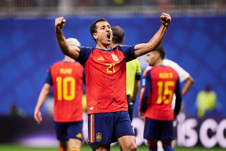 El futbolista de la selección Mikel Oyarzabal celebrando uno de sus dos goles.