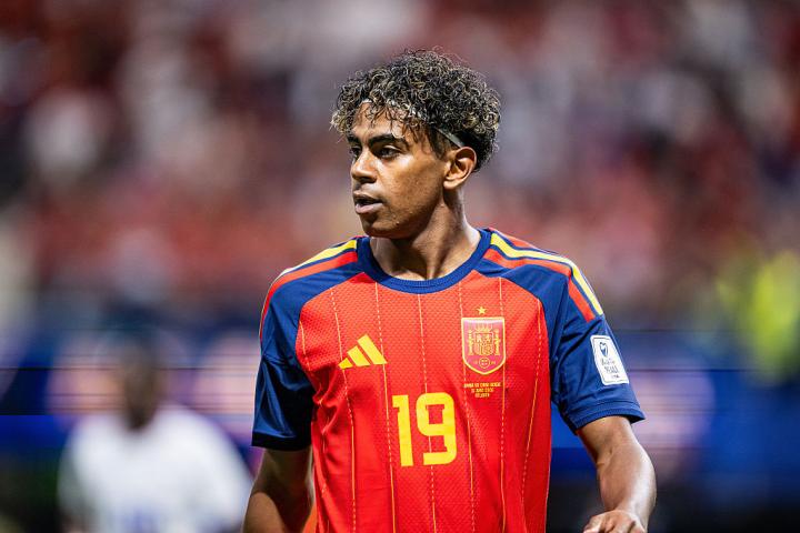 Lamine Yamal, en un partido con la selección.