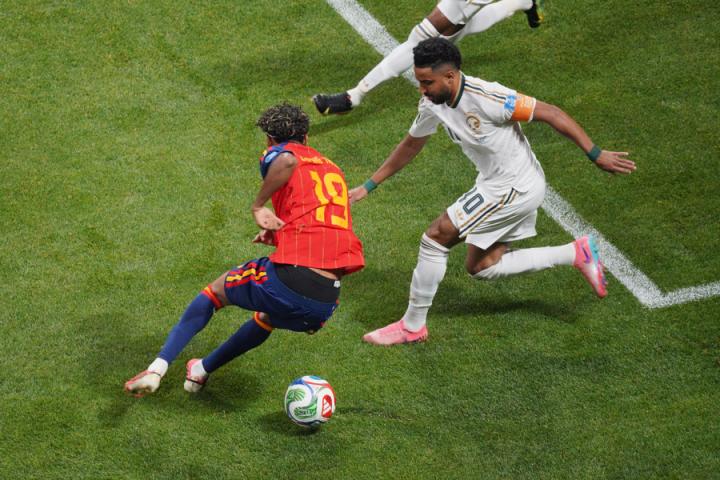 Lamine Yamal, en una de las primeras acciones del partido