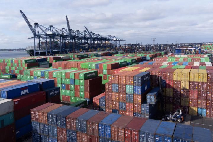 Contenedores en el puerto de Felixstowe, en Suffolk (Reino Unido), en una imagen del 13 de octubre de 2021.
