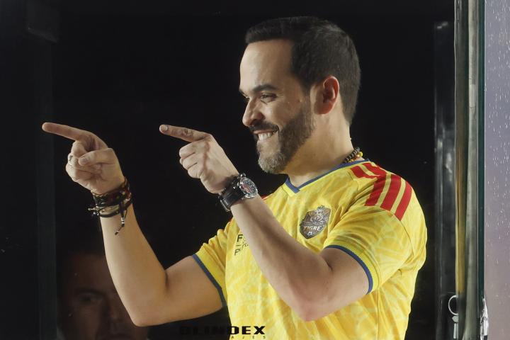 El ultraderechista Abelardo de la Espriella ganador de la segunda vuelta presidencial de este domingo en Colombia pronuncia un discurso.