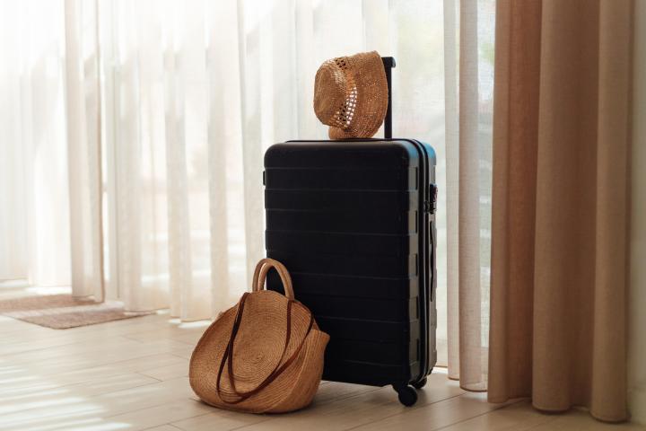 La maleta de alguien que está a punto de salir de viaje.