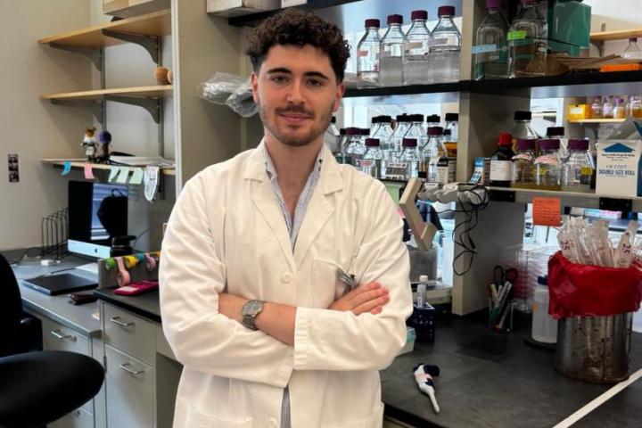 El científico Miguel López Reina en su laboratorio.