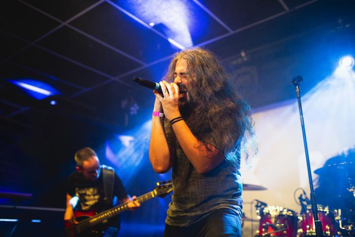 La tentación de poner a un cantante' heavy' para ilustrar esta noticia era demasiado fuerte... aunque el protagonista no tenga nada de cantante