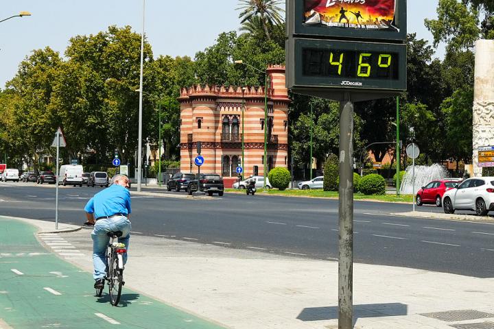 Calor extremo en plena Sevilla, en una imagen de archivo