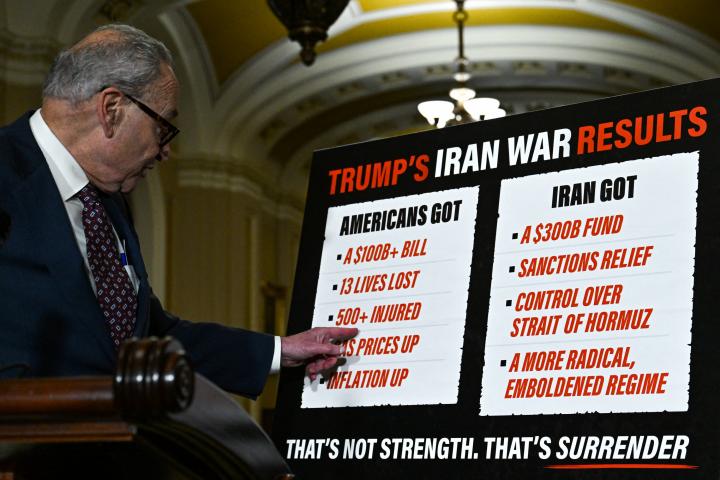 El líder de la minoría del Senado estadounidense, Chuck Schumer (demócrata), el 23 de junio de 2026, explicando su postura sobre la guerra de Irán.