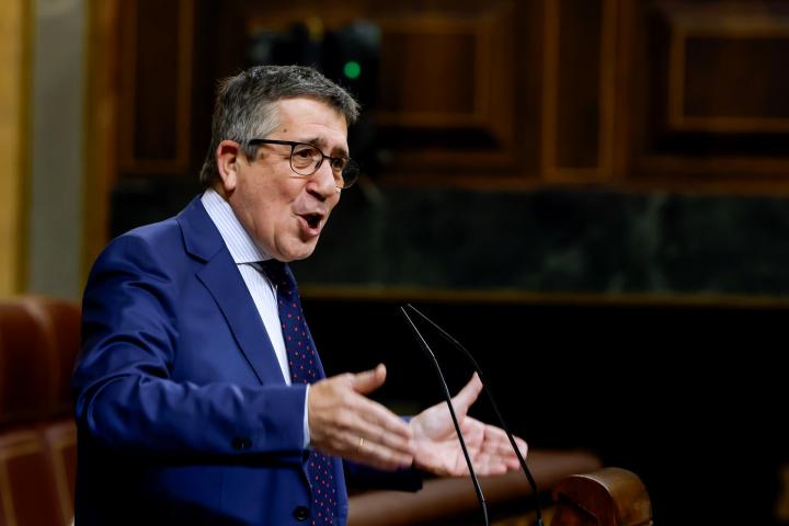 MADRID, 24/06/2026.- El portavoz del PSOE en el Congreso, Patxi López interviene tras la comparecencia del jefe del Ejecutivo para dar explicaciones de los casos judiciales que afectan a su entorno político este miércoles en el Congreso de los Diputados en Madrid. EFE/J.J.Guillén