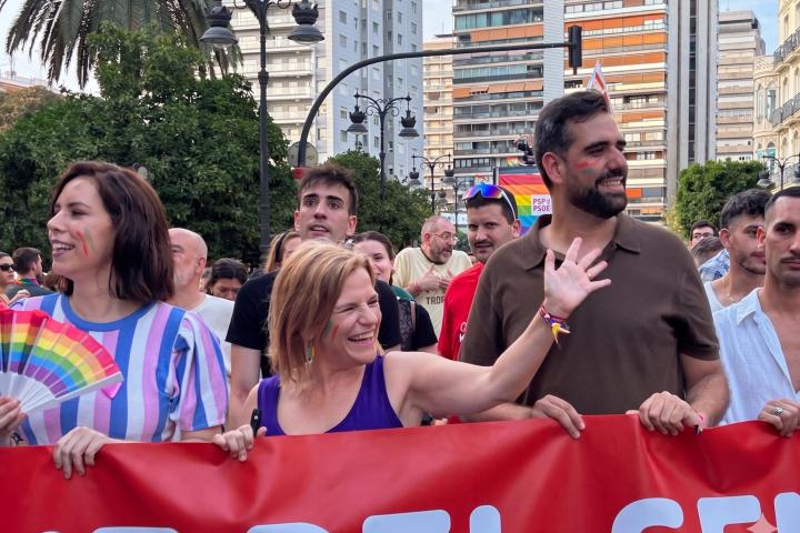 Diana Morant, Pilar Bernabé y Víctor Camino, durante una manifestación del orgullo LGTBIQ+ en Valencia