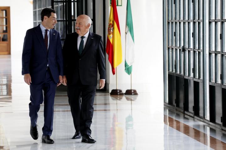 El presidente del Parlamento de Andalucía, Jesús Aguirre, antes de su reunión con Juanma Moreno