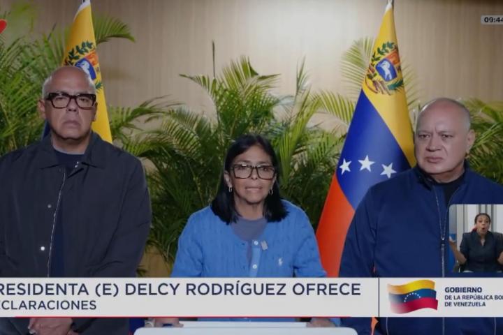 La presidenta de Venezuela, Delcy Rodríguez; el presidente de la Asamblea, Jorge Rodríguez, el ministro de Interior, Diosdado Cabello, comparecen el 24 de junio de 2026 tras los terremotos.
