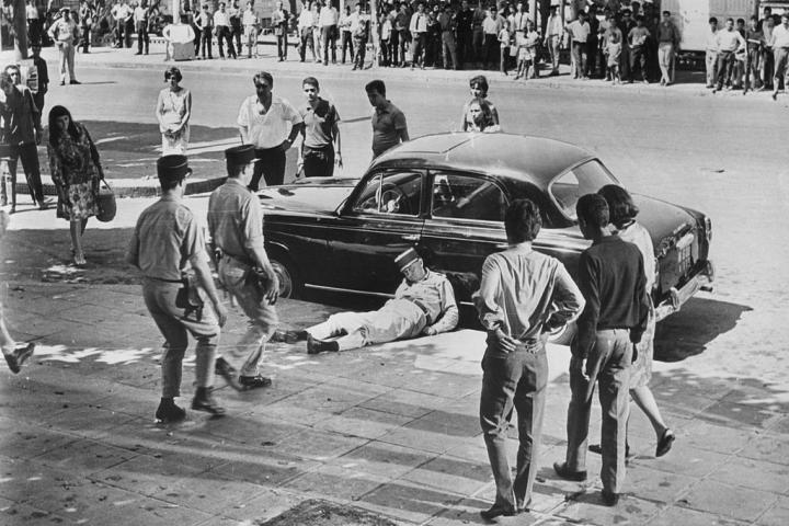 Una de las escenas más impactantes de la película 'La batalla de Argel'
